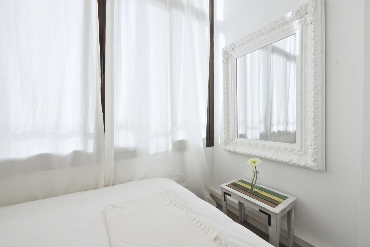 The White Flats Sant Antoni Apartment Barcelona Exterior photo